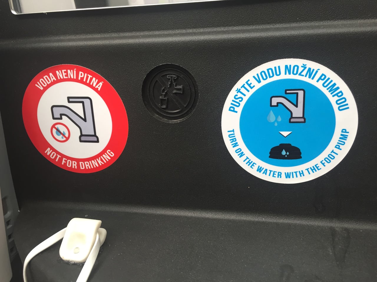 Chytrá kadibudka v Praze v Dejvicích