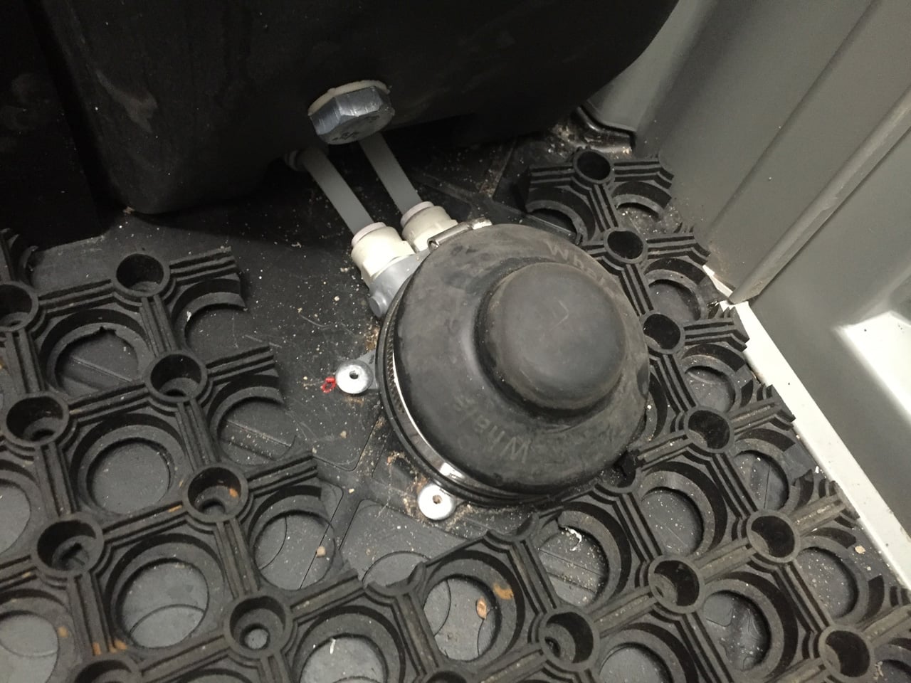 Chytrá kadibudka v Praze v Dejvicích