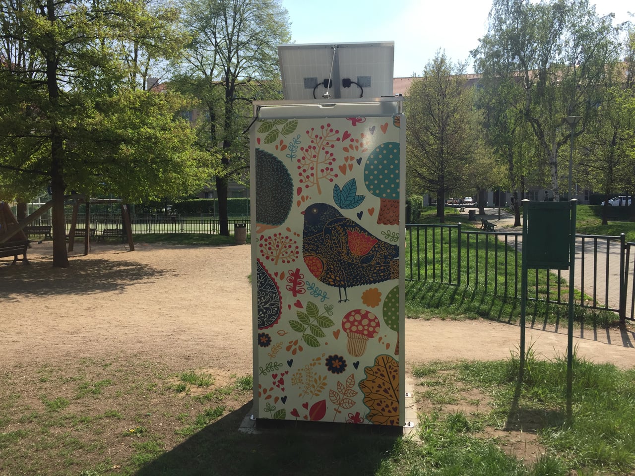 Chytrá kadibudka v Praze v Dejvicích