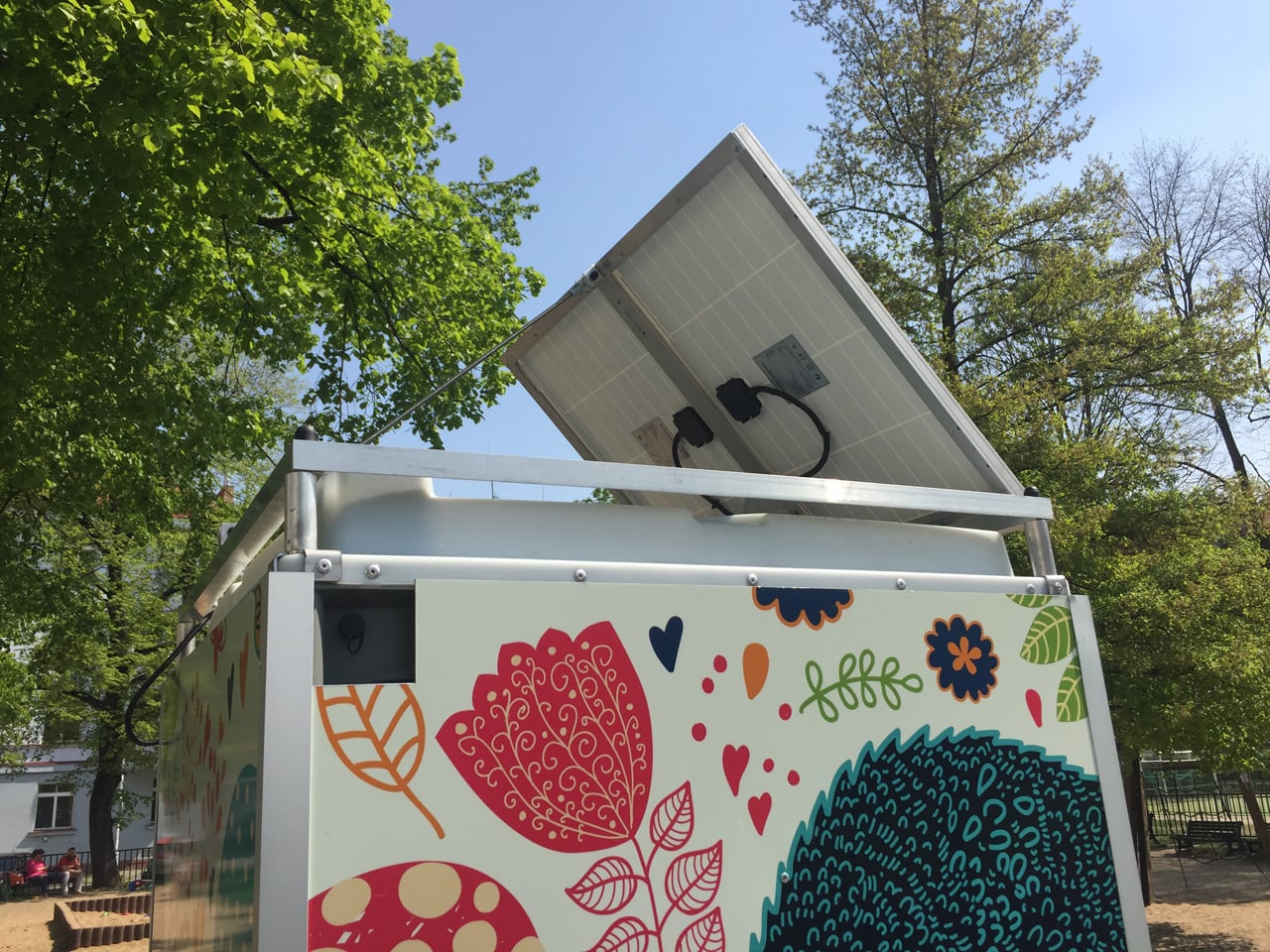 Chytrá kadibudka v Praze v Dejvicích