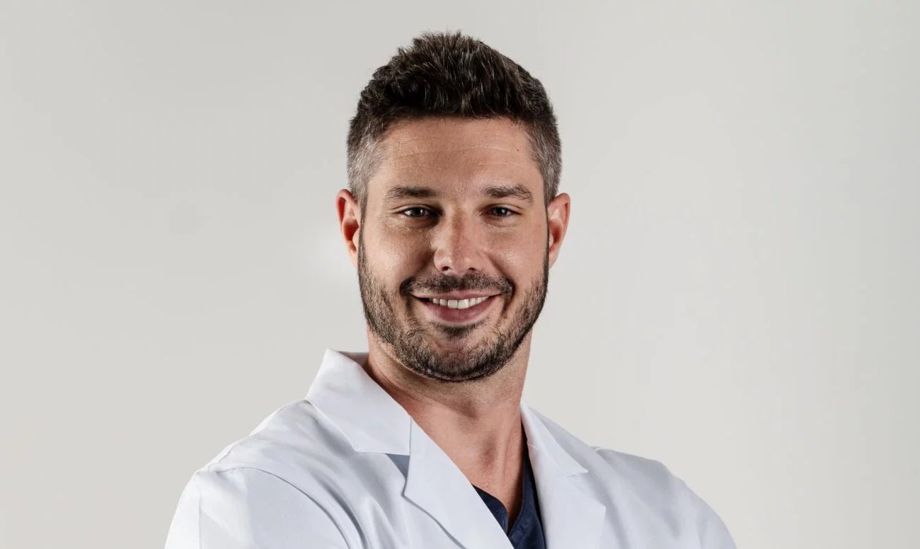 Největší zájem v oblasti body contouringu je podle lékaře o vyrýsování břišních a prsních svalů, a to jak u žen, tak u mužů.