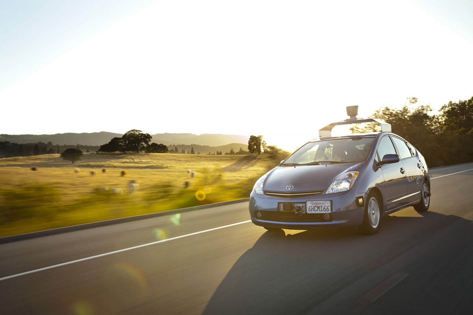 V roce 2009 Google začal v Kalifornii s testy autonomního auta s modelem Toyota Prius.