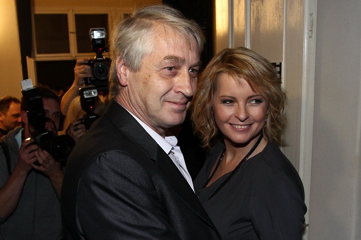 Největší hvězda večírku - zpěvačka Iveta Bartošová s partnerem, která má na Pětce vlastní reality show Iveta