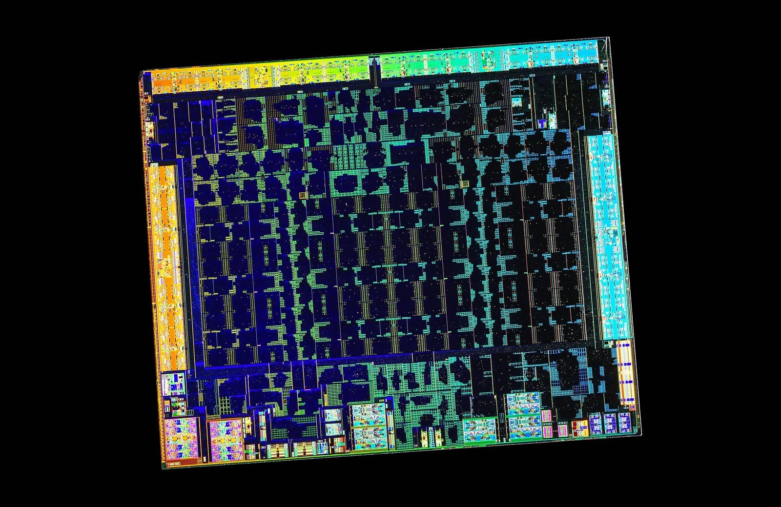 2020-02-7nm-GPU-Navi-14-z-AMD-Radeonu-RX-5500-XT-foto-Fritzchens