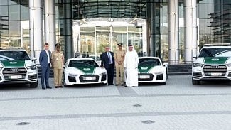 Náhledový obrázek - V Dubaji tentokrát nakoupili „obyčejná“ auta. Do služeb policie míří základní Audi R8 a Q7