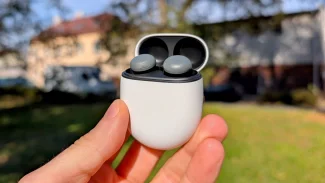 Náhledový obrázek - Recenze sluchátek Google Pixel Buds Pro 2: extra kompaktní špunty s výdrží, jakou jinde nenajdete