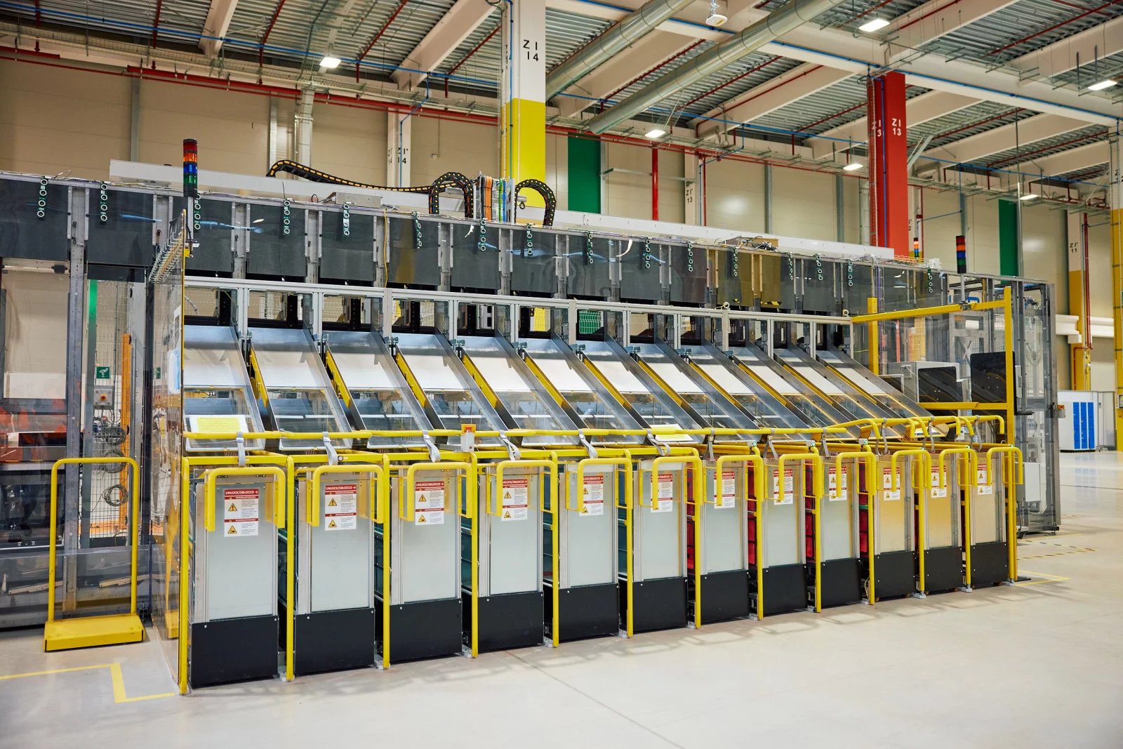 Amazon: Automatické odebírání přepravek a třídič sáčků