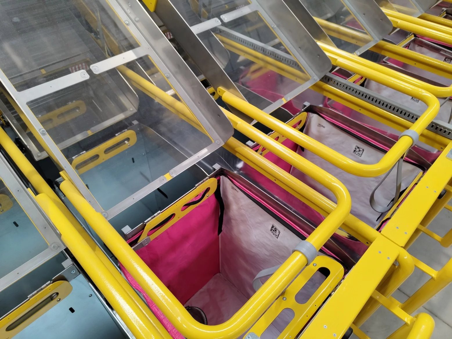 Amazon: Automatické odebírání přepravek a třídič sáčků