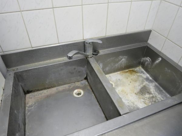 SZPI uzavřela slavné pražské lahůdkářství Jan Paukert.