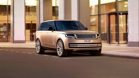 Náhledový obrázek - Legendární luxusní SUV v (staro)nové podobě. Za povědomými tvary skrývá Range Rover spoustu nové techniky