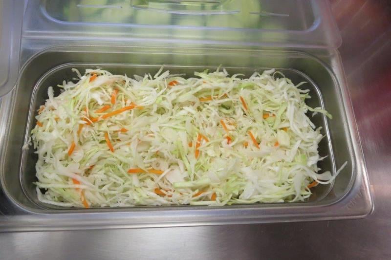 Nebezpečné potraviny - rychlé občerstvení Asijské bistro BAM BOO, Litomyšl, zeleninový salát. Ve výrobku byla zjištěna přítomnost patogenního mikroorganismu Salmonella, který způsobuje onemocnění salmonelózu.