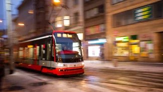 Náhledový obrázek - Tramvaj je postrach zmatených řidičů. Kdy nemá přednost a jak se k ní chovat?