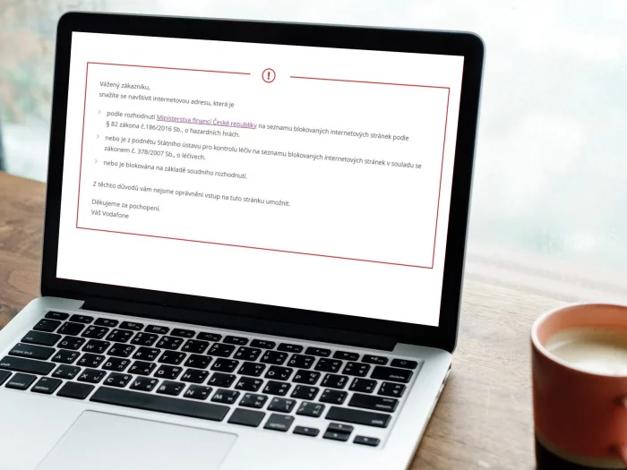 Hlášení, které zobrazuje operátor Vodafone uživatelům při pokusu otevřít zablokované domény.