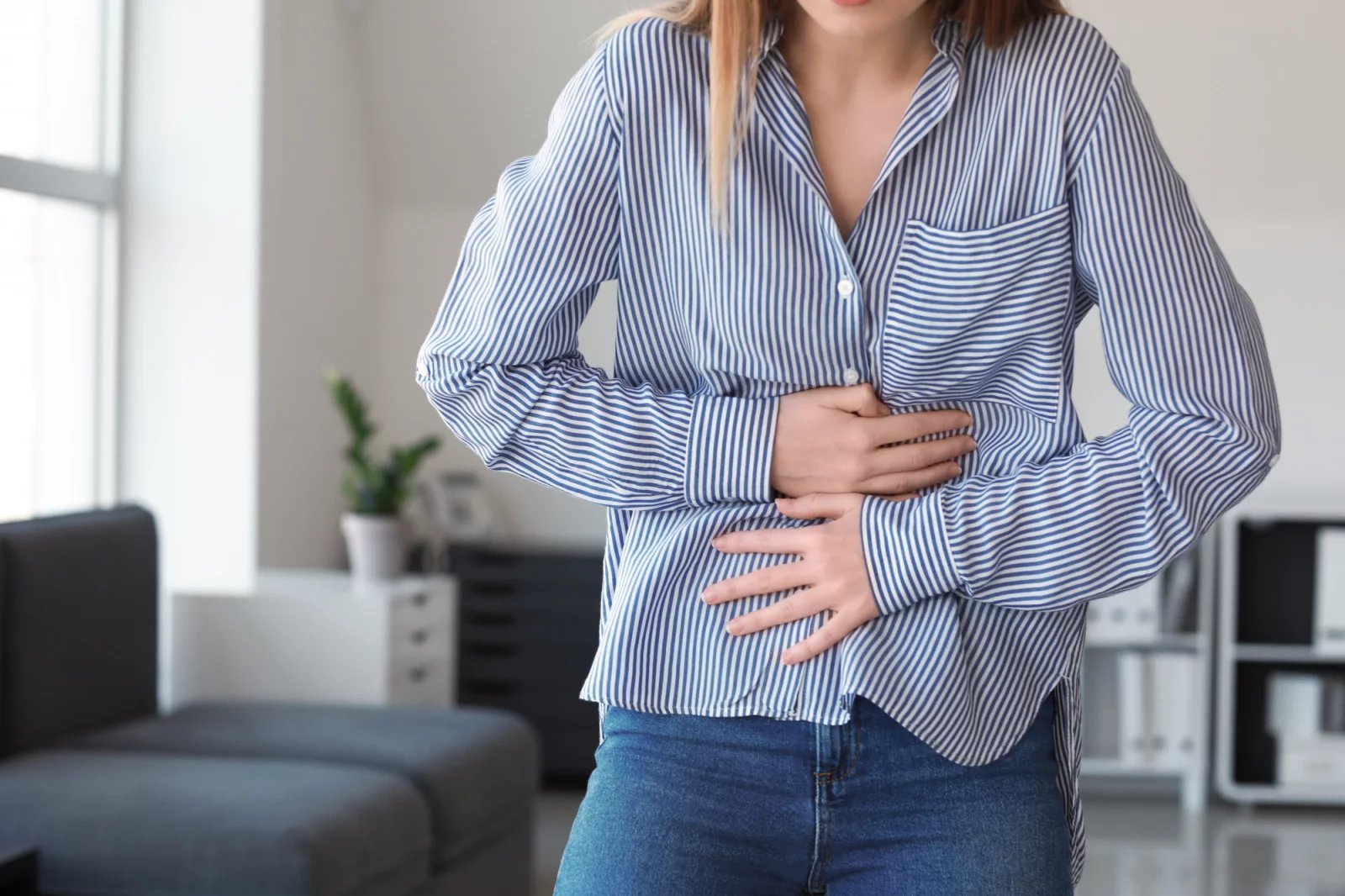 Pokud se ve stolici objeví krev, je nutné neodkladně navštívit lékaře. Ten je schopen na základě vyšetření krve a další diagnostiky určit příčinu vašich problémů. Někdy se provádí i rozbor stolice, endoskopický ultrazvuk nebo kolonoskopie.