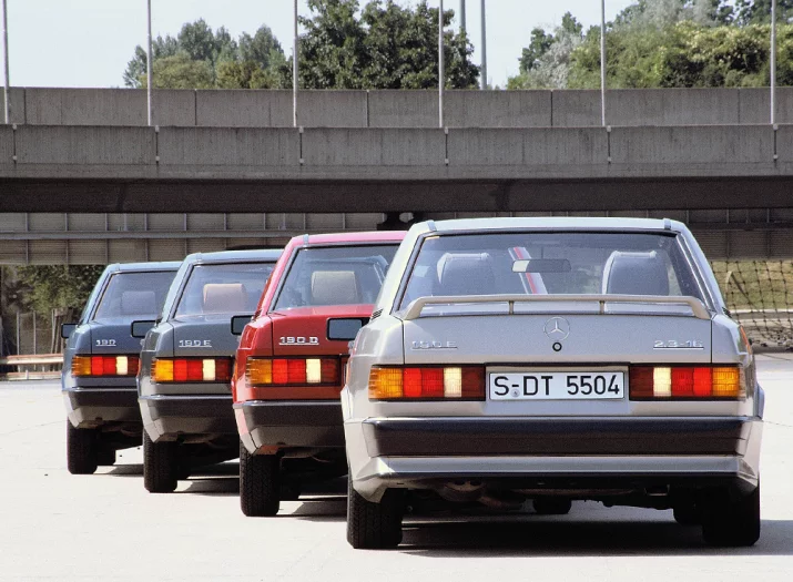 Autor: Mercedes-Benz Tradiční srovnávací záběr jednotlivých modelových řad: v osmdesátých letech si z portfolia W201 vybral každý