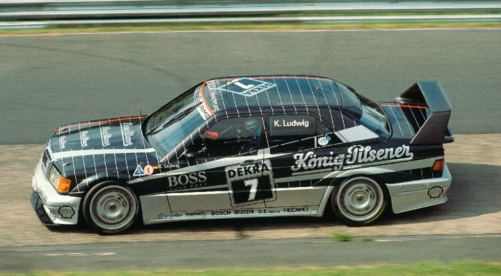 Autor: Se svolením Svatopluka Jíchy, archiv autora W201 byl rozšířeným sportovním „nářadím“. Na záběru ze září 1990 je 190 E 2,5-16 EVO II, když v seriálu DTM zdolává nástrahy okruhu Nürburgring