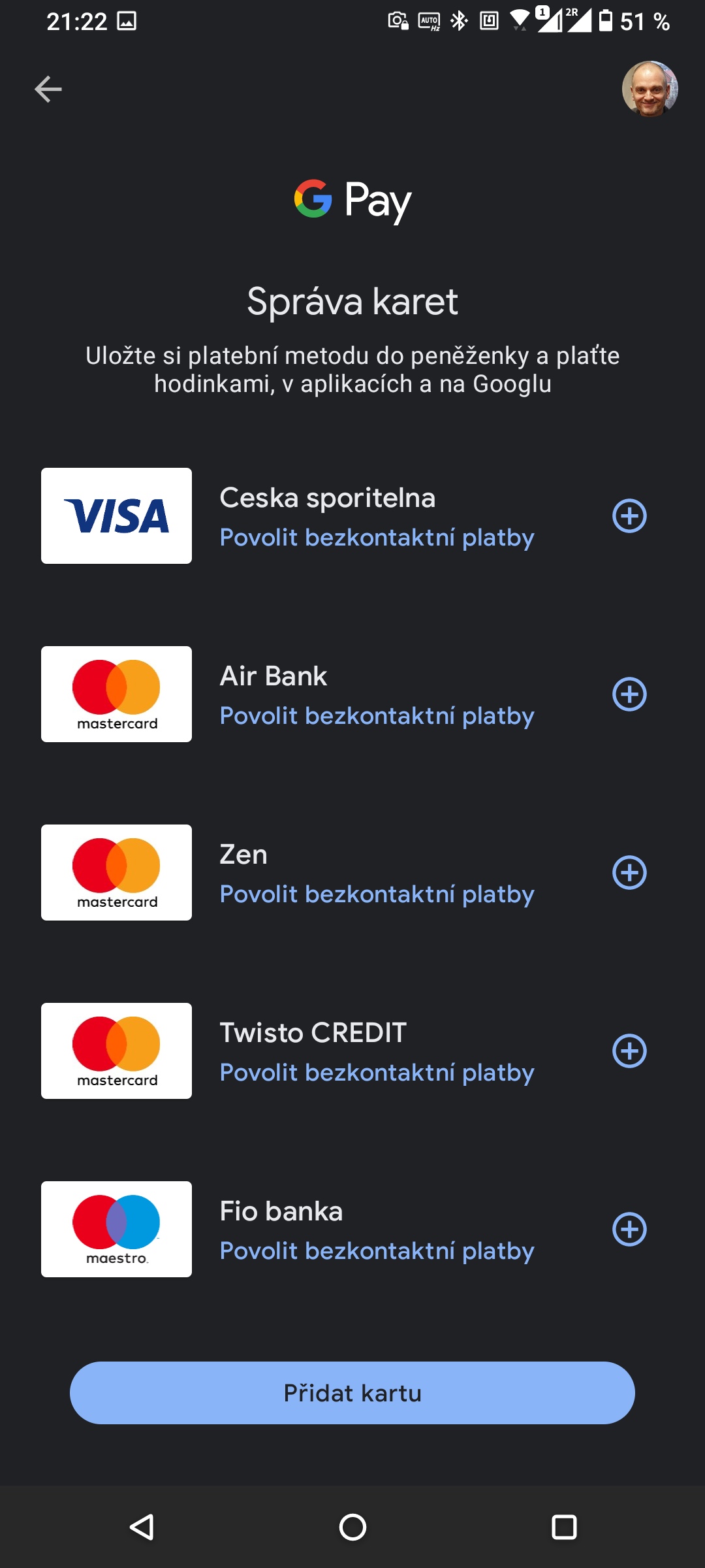 Samsung Galaxy Watch 4. Pokud už máte v Google Pay registrovanou platební kartu (mobil, web), zobrazí se i v aplikaci pro hodinky. (14. 12. 2021)