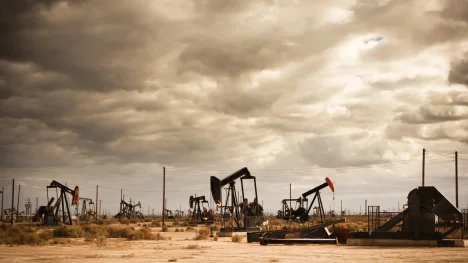Náhledový obrázek - Energetická transformace selhává, tvrdí šéf ropného gigantu Saudi Aramco. Svět by se podle něj měl vzdát myšlenky na konec ropy