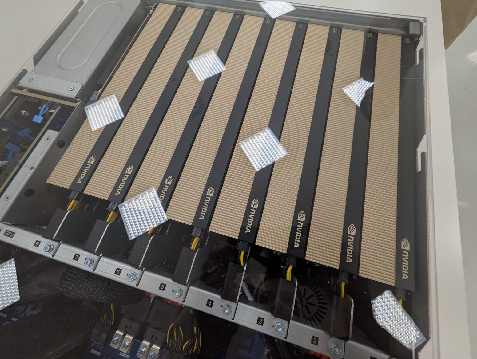 Server Nvidia MGX 4U System s grafikami RTX Pro 6000 od Foxconnu