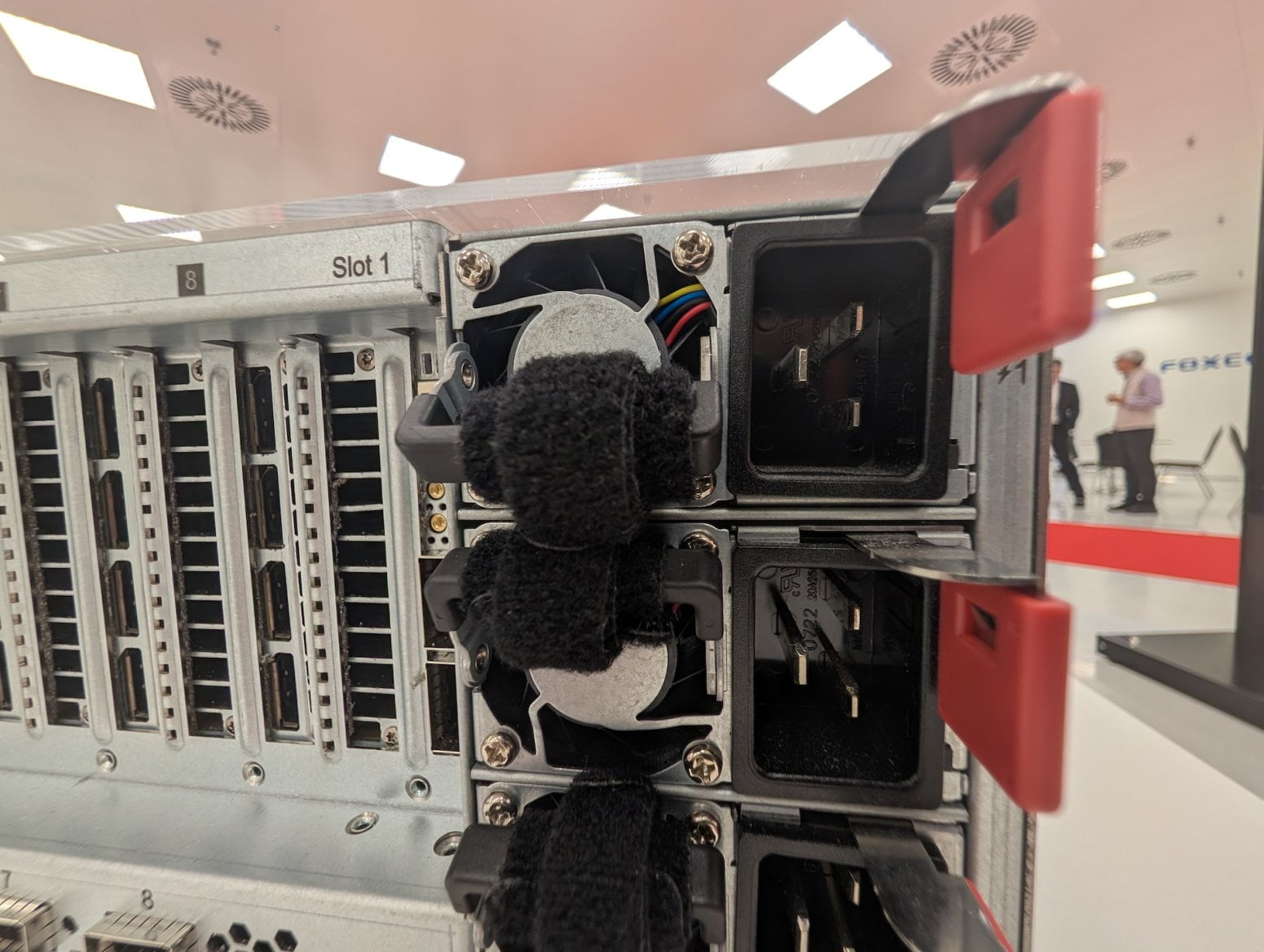 Server Nvidia MGX 4U System s grafikami RTX Pro 6000 od Foxconnu