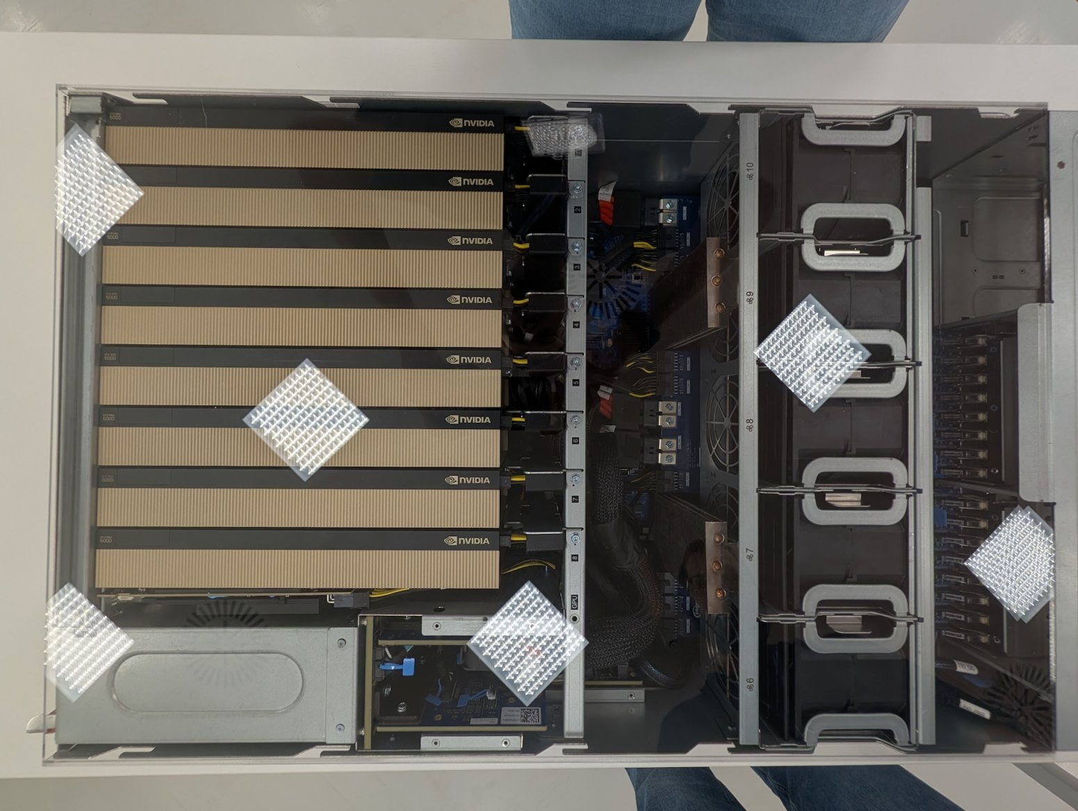 Server Nvidia MGX 4U System s grafikami RTX Pro 6000 od Foxconnu