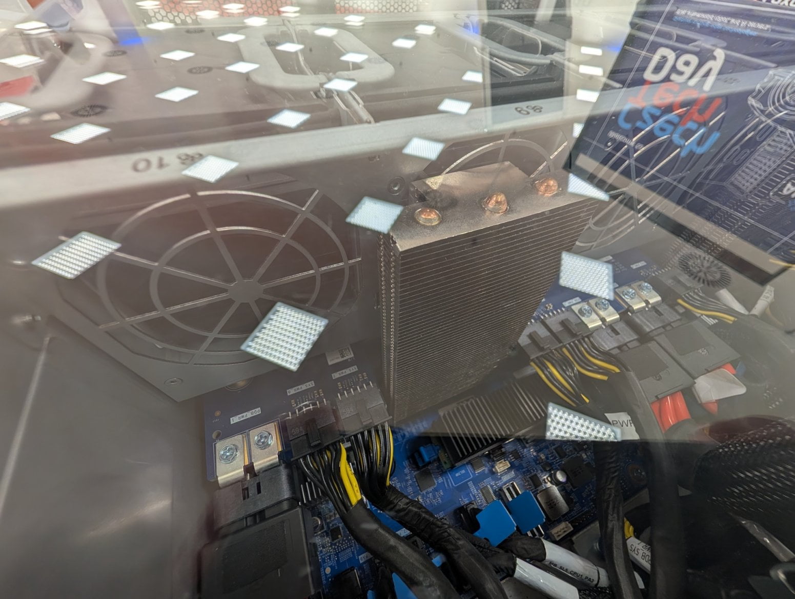 Server Nvidia MGX 4U System s grafikami RTX Pro 6000 od Foxconnu