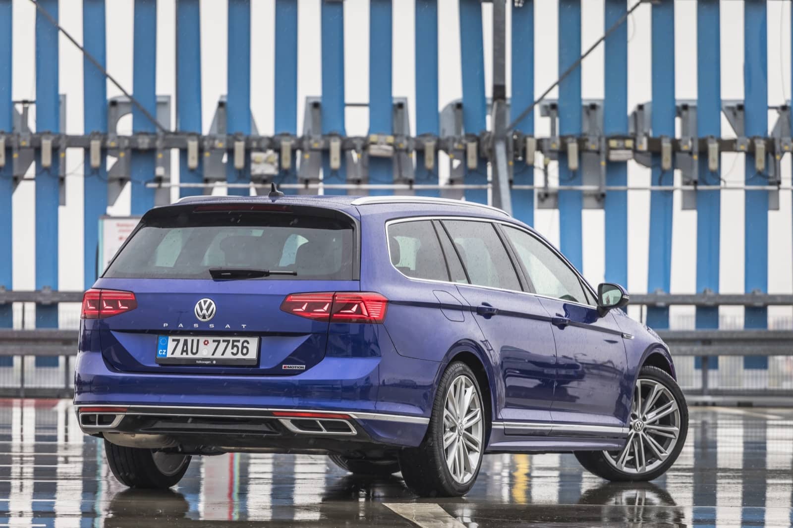 2019-11-Volkswagen-Passat-Variant-00017.jpg