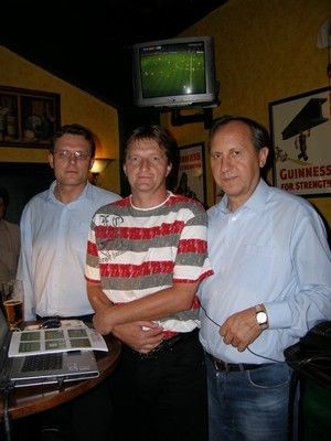 Zleva - Miroslav Tyburec (obchodní ředitel), Miroslav Bosák (moderátor) a Andrej Magyar (generální ředitel) přivítali obchodní partnery OKI Systems 