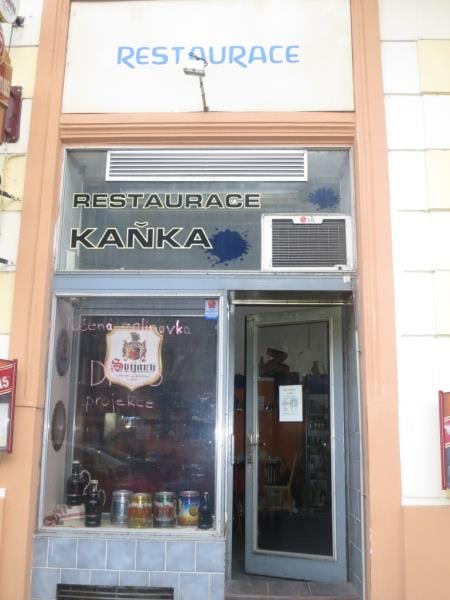 Petr Musil, Restaurace Kaňka, Praha 10, uzavřena pouze část provozovny – kuchyň. Zjištěné skutečnosti: Špatné hygienické podmínky na toaletách, výskyt plísní v chladicích zařízeních , výrazně zanedbaný úklid, znečištěné kuchyňské náčiní, hromadění odpadů, výrazné znečištění všech prostor ad.