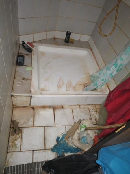 Petr Musil, Restaurace Kaňka, Praha 10, uzavřena pouze část provozovny – kuchyň. Zjištěné skutečnosti: Špatné hygienické podmínky na toaletách, výskyt plísní v chladicích zařízeních , výrazně zanedbaný úklid, znečištěné kuchyňské náčiní, hromadění odpadů, výrazné znečištění všech prostor ad.