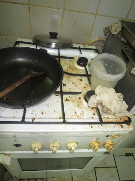 Petr Musil, Restaurace Kaňka, Praha 10, uzavřena pouze část provozovny – kuchyň. Zjištěné skutečnosti: Špatné hygienické podmínky na toaletách, výskyt plísní v chladicích zařízeních , výrazně zanedbaný úklid, znečištěné kuchyňské náčiní, hromadění odpadů, výrazné znečištění všech prostor ad.