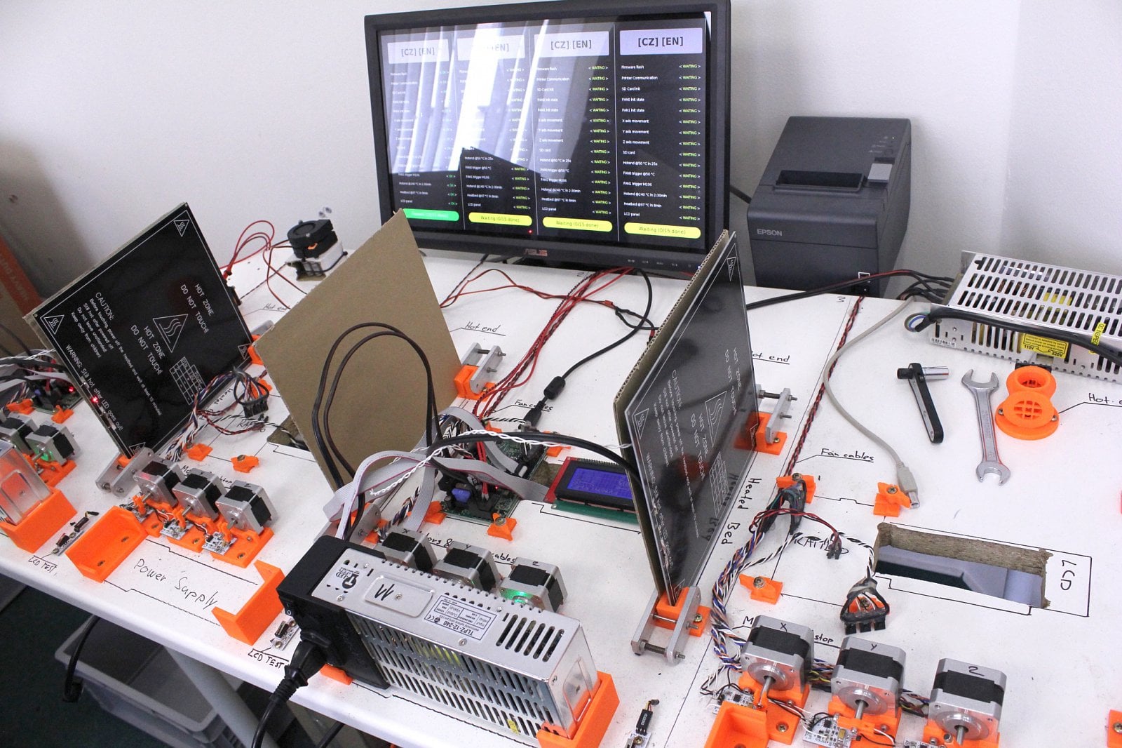 Jeden testovací cyklus trvá včetně rozebrání a složení asi 15 minut.