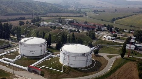 Náhledový obrázek - Letecký petrolej dodá do státních rezerv Unipetrol, benzin MOL