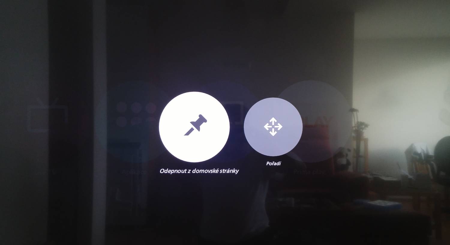 Zmáčknete tlačítko Option a objeví se nabídka na seřazení úvodního seznamu a také na umístění dalších aplikací do něj. Může jít o rozhraní, EPG či jinou funkci, nebo také přímo o určitý kanál. Hodně šikovné!