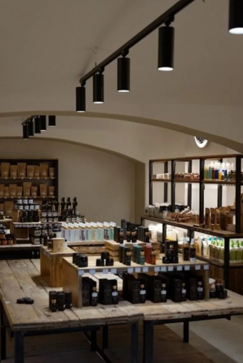 Pohled do Goodie Store & Café