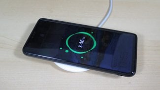 Náhledový obrázek - Které smartphony mají nejvyšší výdrž a nejrychleji je (bez)drátově nabijete?