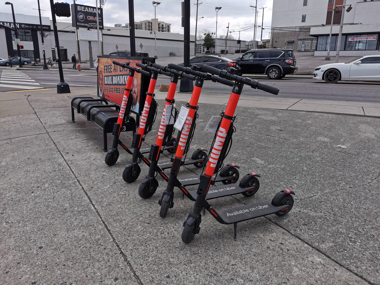 Sdílené elektrické koloběžky Jump od Uberu