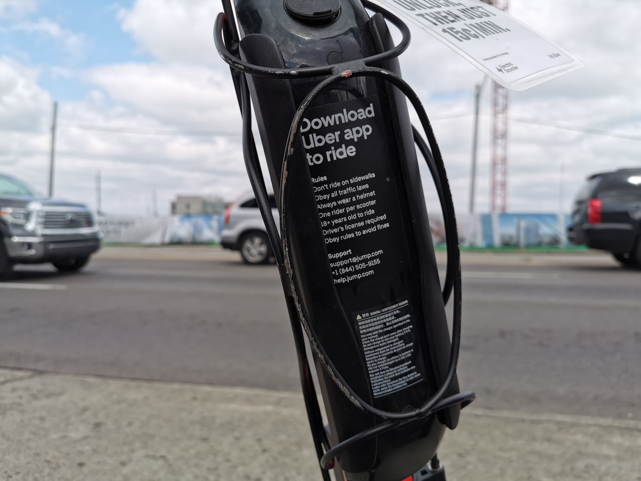 Sdílené elektrické koloběžky Jump od Uberu