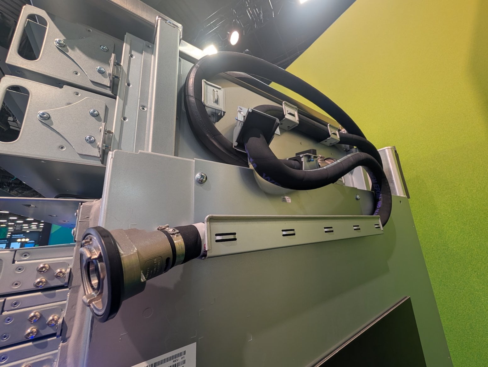 Serverový rack Google A4X Max s Nvidia GB300