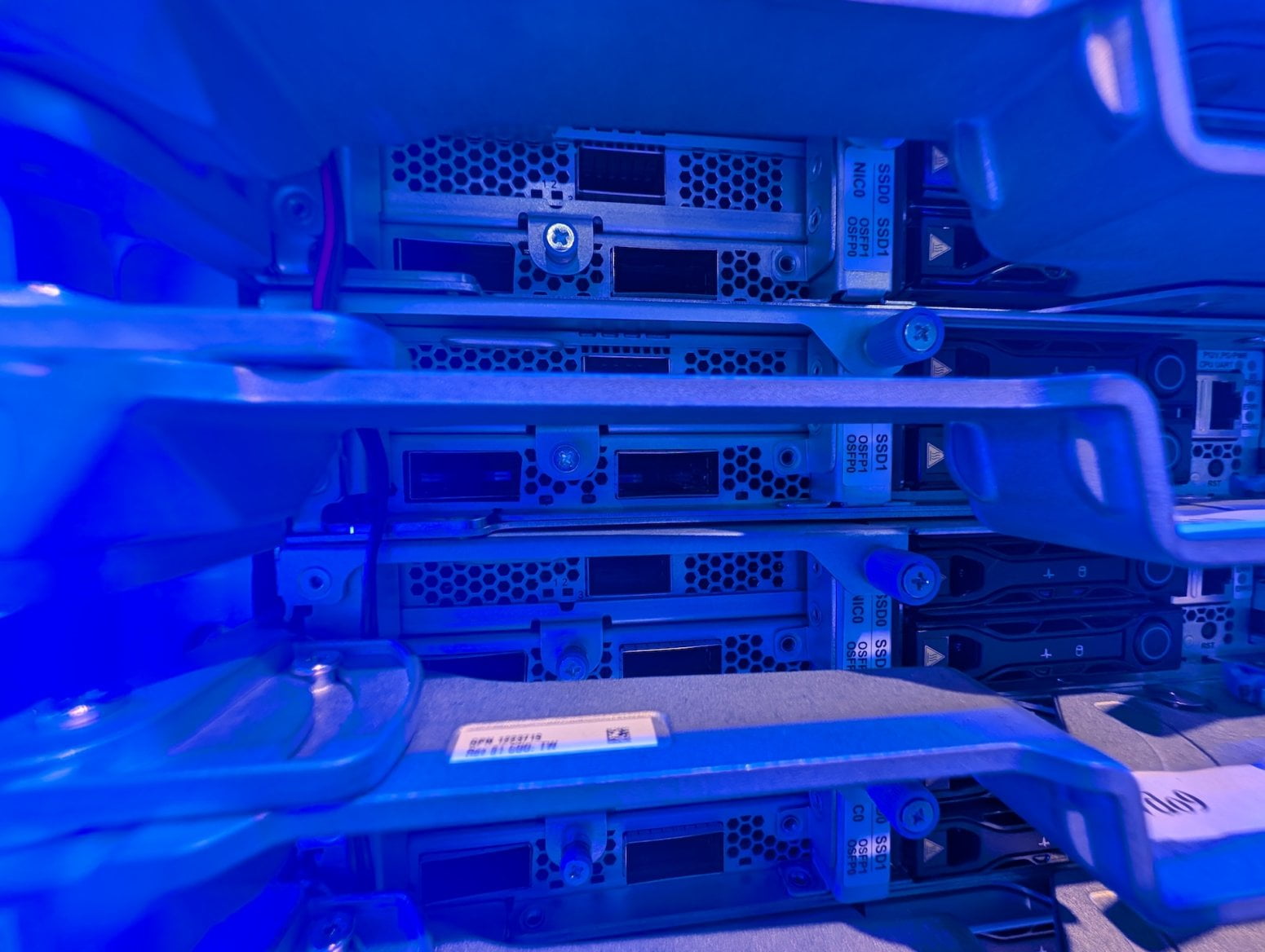 Serverový rack Google A4X Max s Nvidia GB300