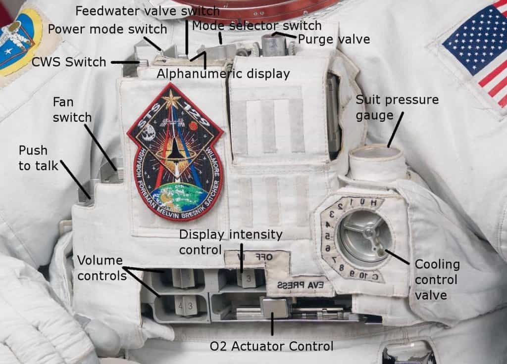 2012-08-stc3a1rnoucc3ad-skafandry-nasa-7.jpg