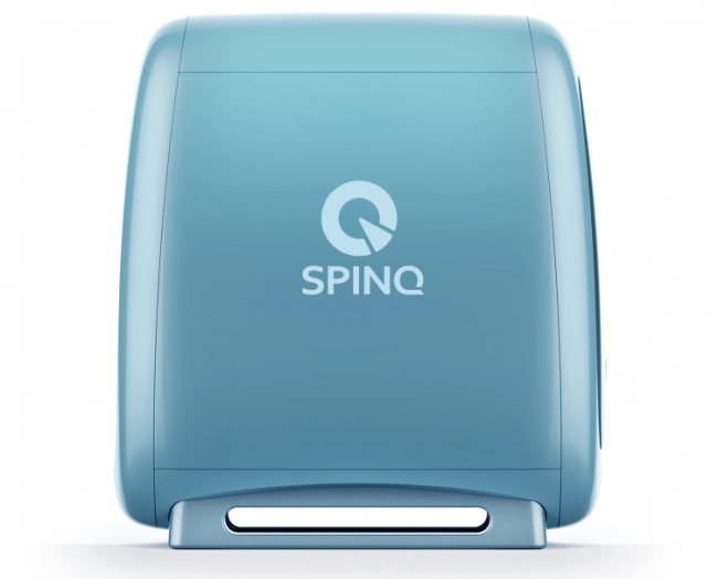 Autor: SpinQ Stolní kvantový počítač Triangulum se třemi qubity