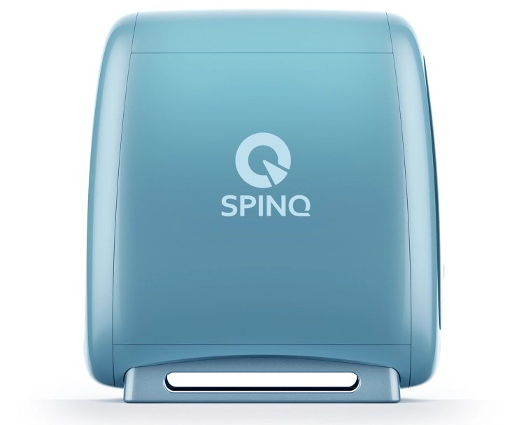 Stolní kvantový počítač Triangulum se třemi qubity