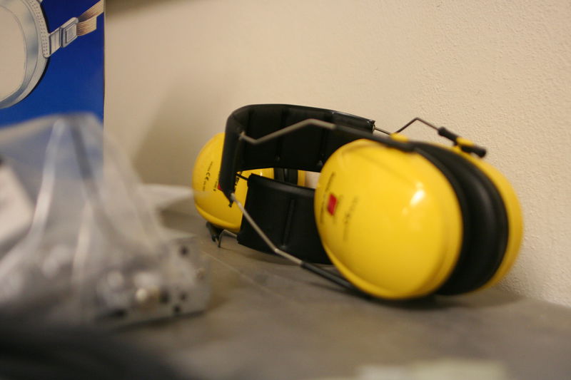 Sluchátka, po dvou hodinách v místním hukotu je oceníte