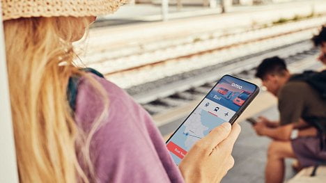 Náhledový obrázek - Místo vlaku autobus a na jaře zase naopak. Pandemie změnila způsob, jakým Češi cestují, vychází z průzkumu Omio