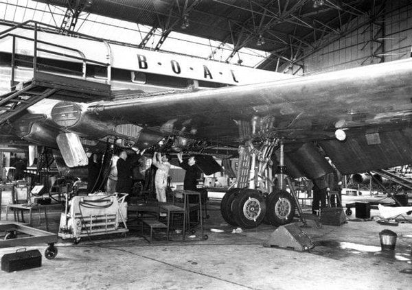 2012-05-prvnc3ad-proudovc3a9-dopravnc3ad-letadlo-de-havilland-co