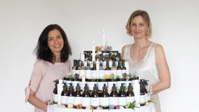 Andrea Pajgrt Bartošová a Eliška Stofferová, Anela