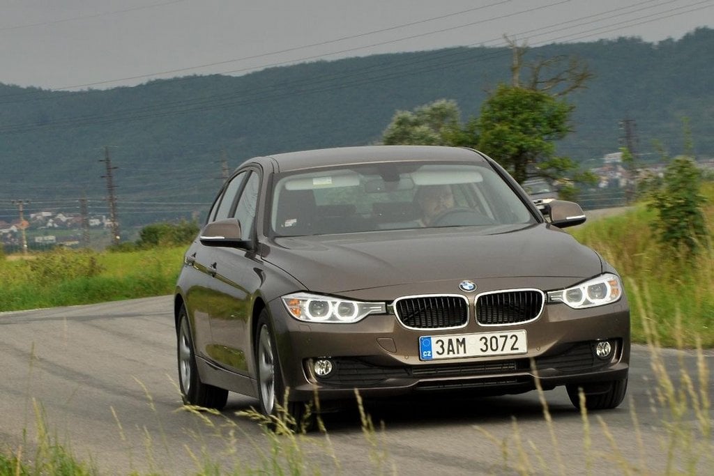 2011-10-bmw-320i-efficient-dynamics-22.jpg