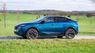 Náhledový obrázek - Test Peugeot e-3008: Tři trumfy elektrické krásky