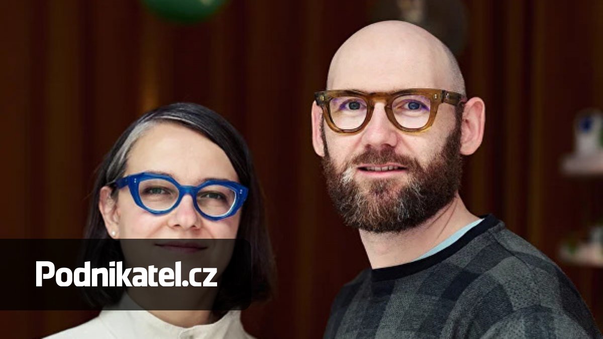 Brýle jako šperk, ne kompenzační pomůcka. Pavel prodává unikátní design